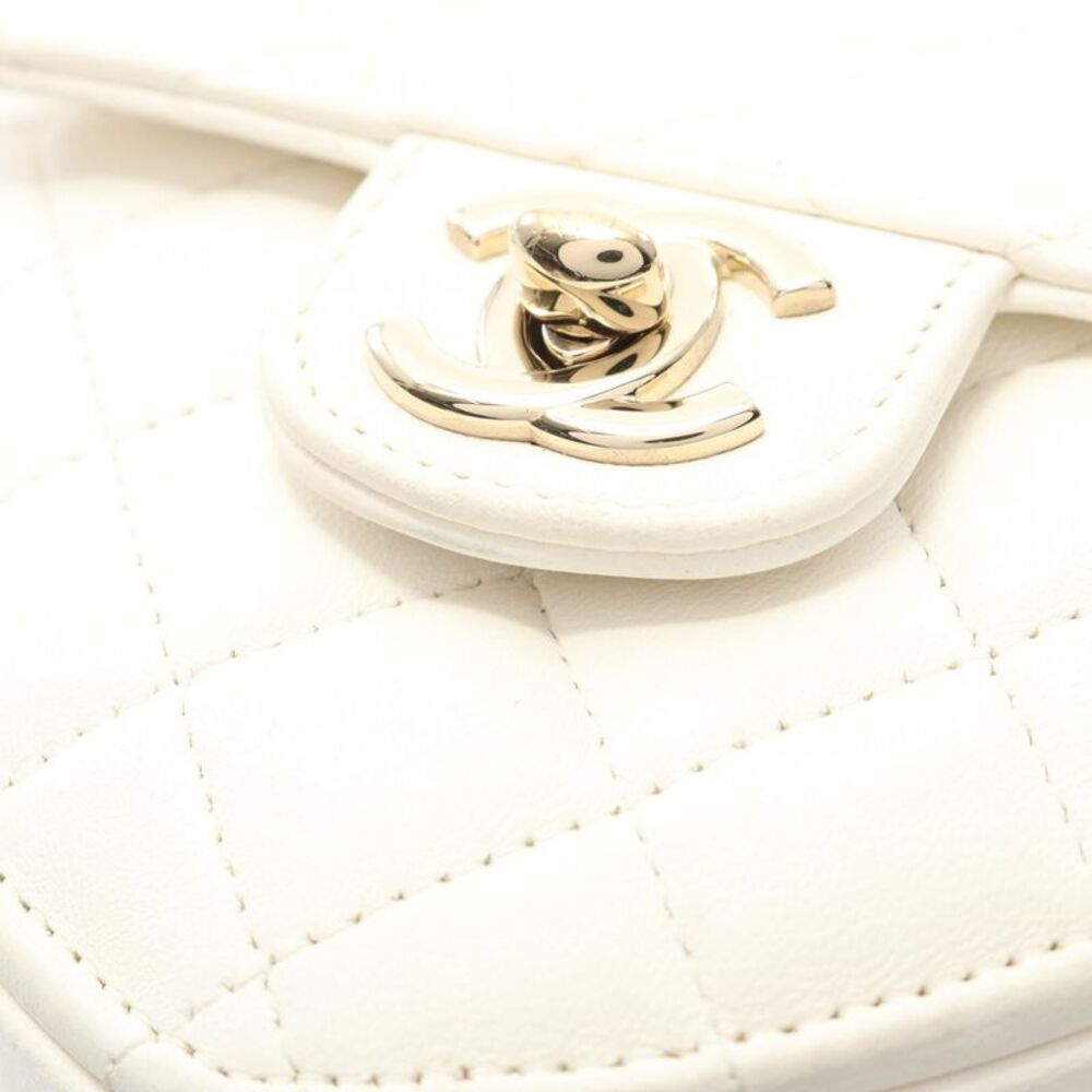 Chanel Heart Chain Lambskin Clutch Bag - Picture 3 of 9